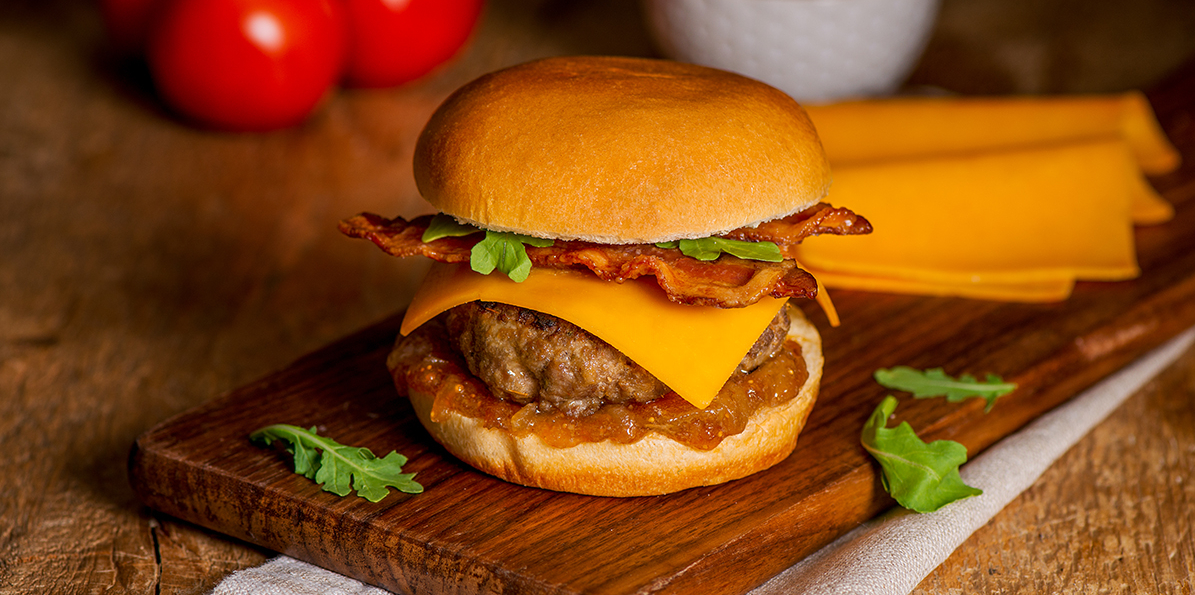 Bacon & Smokehouse Cheddar™ Cheeseburger
