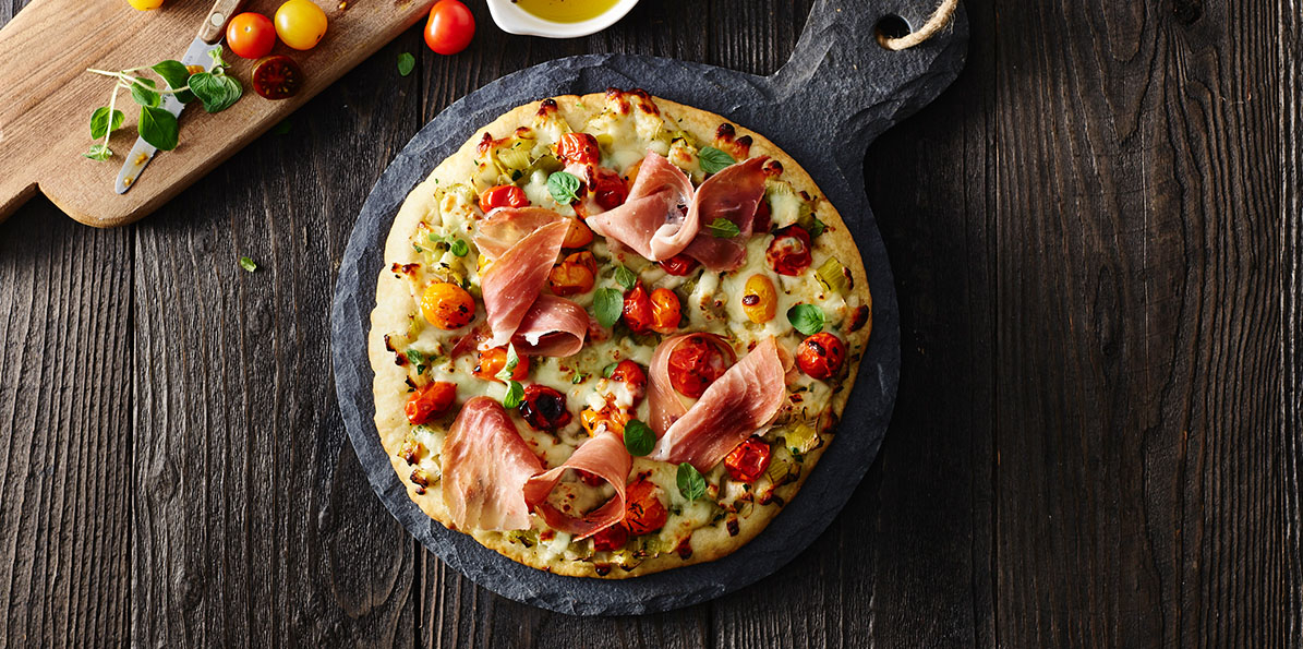 Caramelized Leeks and Prosciutto Pizza